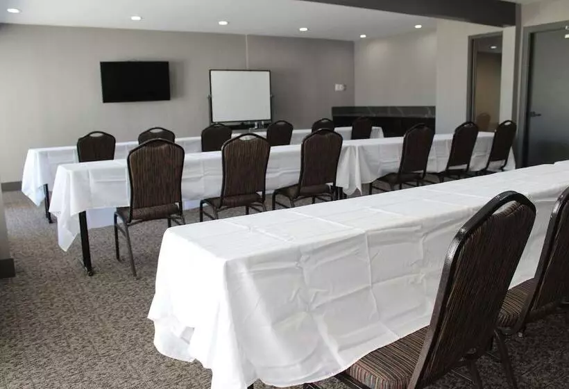 Hourglass Hotel, Ascend Hotel Collection