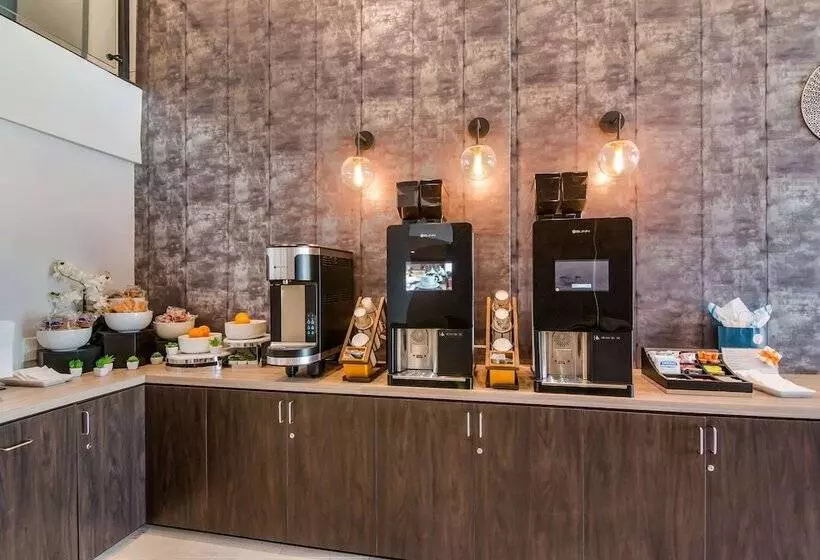 Hourglass Hotel, Ascend Hotel Collection