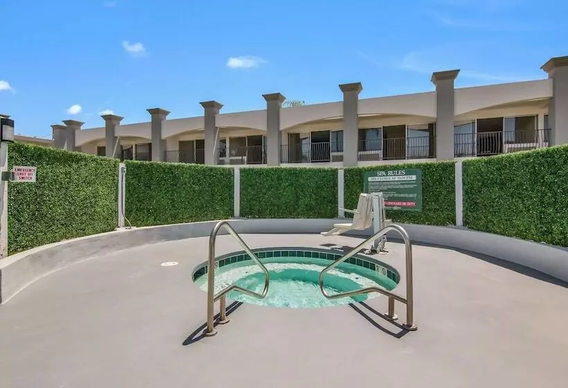 Hourglass Hotel, Ascend Hotel Collection