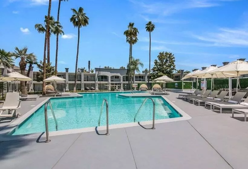 Hourglass Hotel, Ascend Hotel Collection