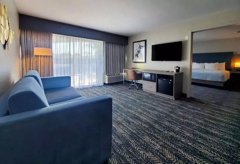 Hourglass Hotel, Ascend Hotel Collection