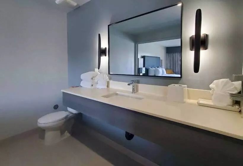 Hourglass Hotel, Ascend Hotel Collection