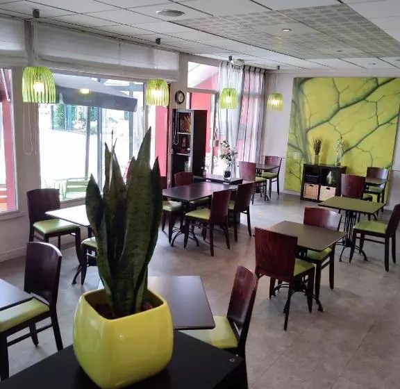 Отель Kyriad Rennes Sud Cesson Chantepie