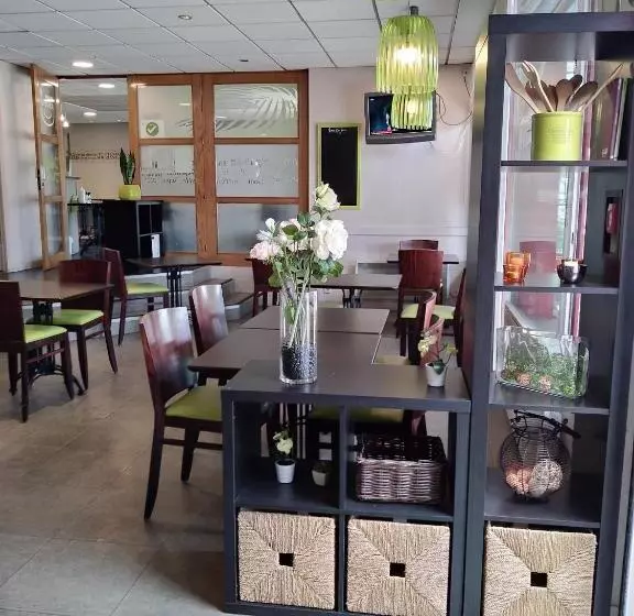 Отель Kyriad Rennes Sud Cesson Chantepie