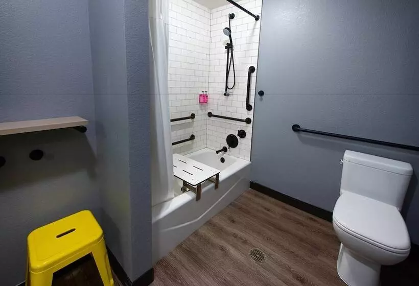 هتل Moxy New Orleans Downtown/french Quarter Area