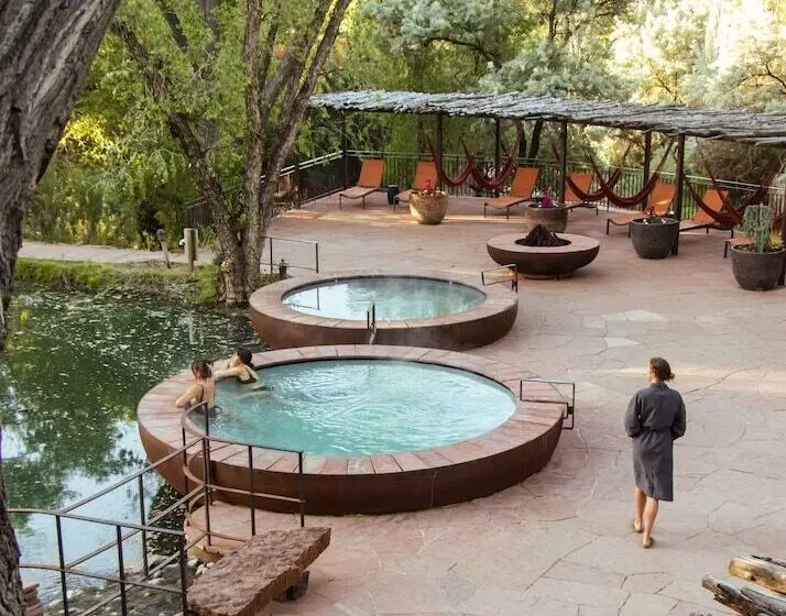 בית מלון כפרי Ojo Santa Fe Spa Resort