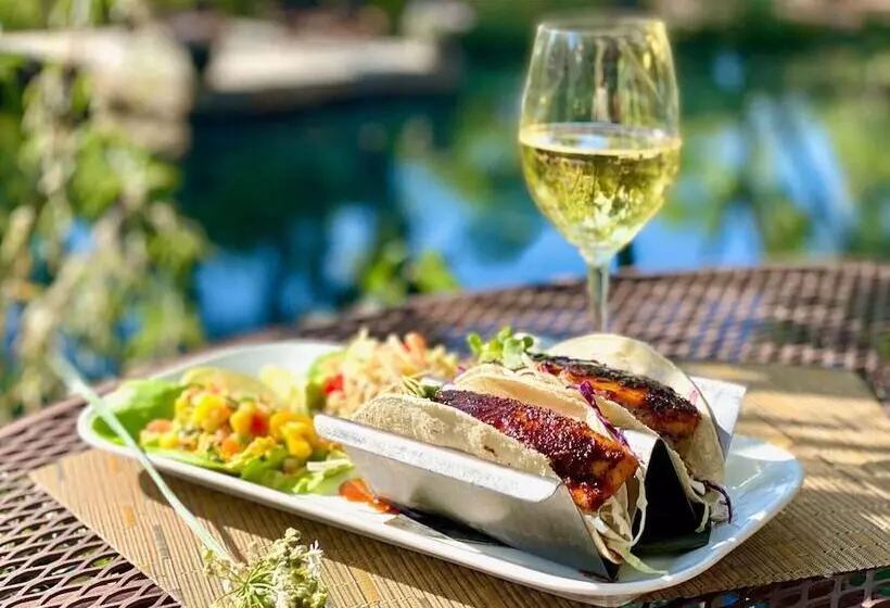 בית מלון כפרי Ojo Santa Fe Spa Resort