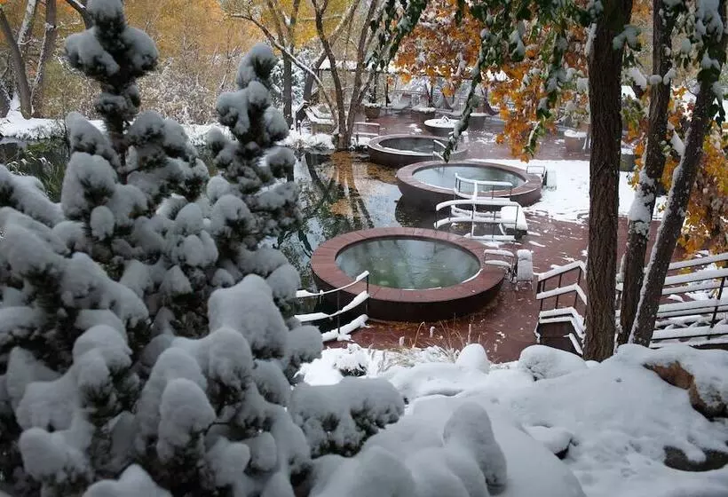 בית מלון כפרי Ojo Santa Fe Spa Resort