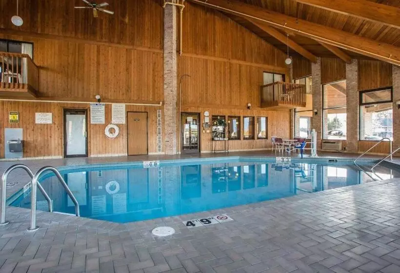 هتل Quality Inn Central Wisconsin Airport