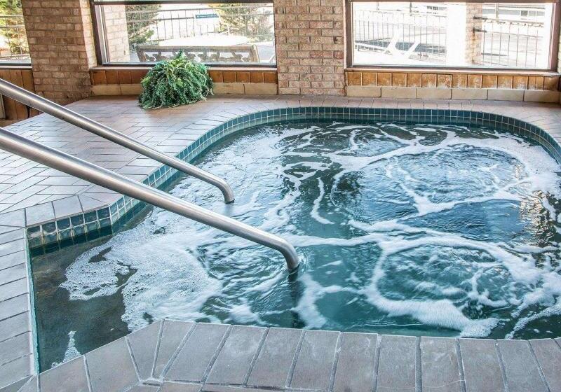 ホテル Quality Inn Central Wisconsin Airport