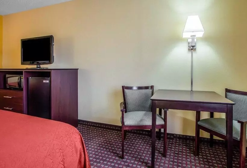 هتل Quality Inn Central Wisconsin Airport
