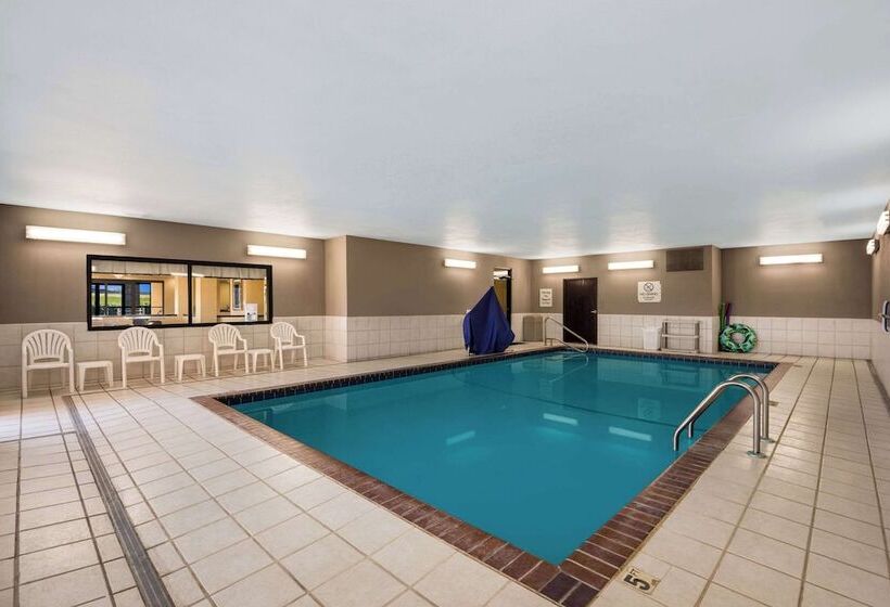 Отель Quality Inn