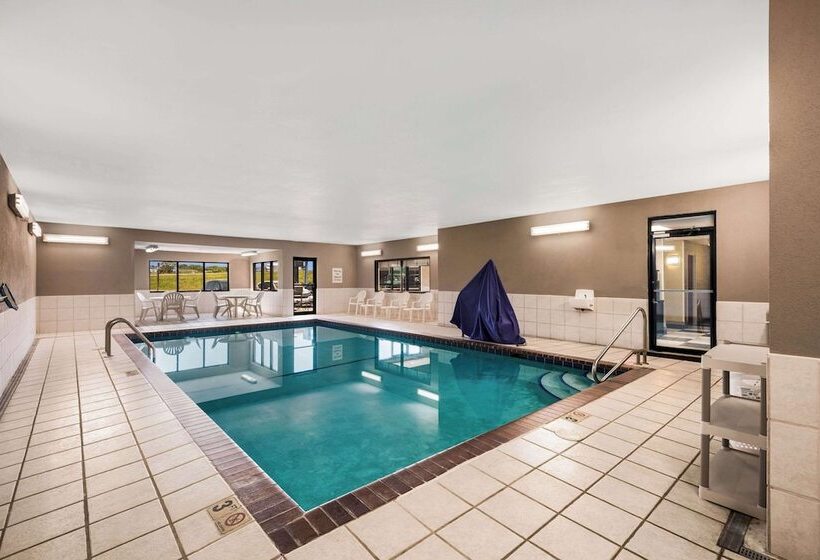 Отель Quality Inn