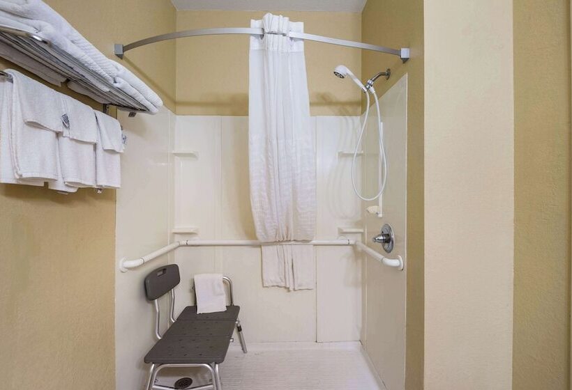 Отель Quality Inn