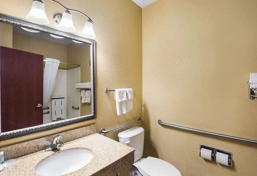 Отель Quality Inn