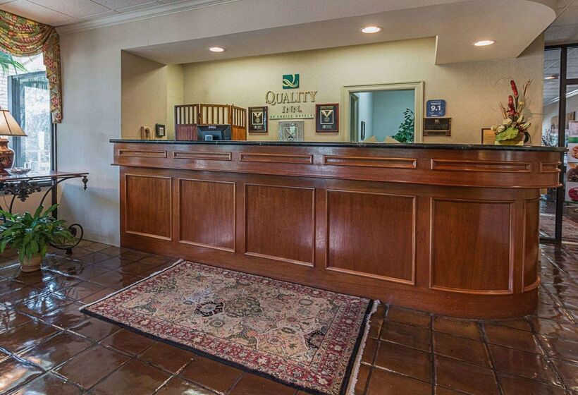 בית מלון כפרי Quality Inn