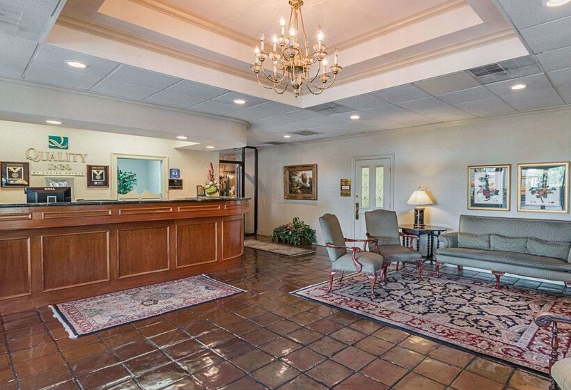 בית מלון כפרי Quality Inn