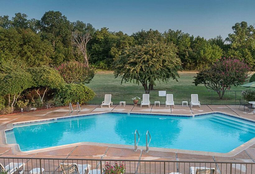 בית מלון כפרי Quality Inn