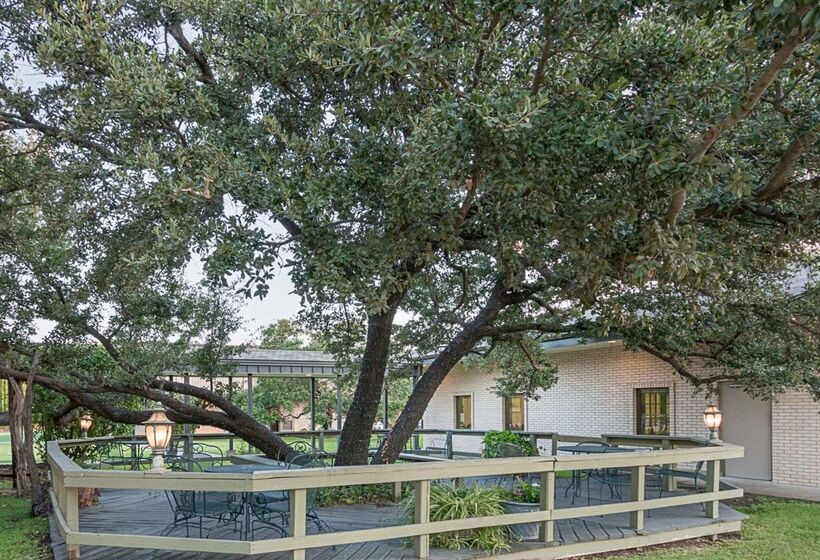 בית מלון כפרי Quality Inn