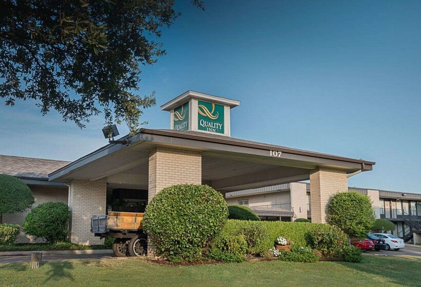 בית מלון כפרי Quality Inn