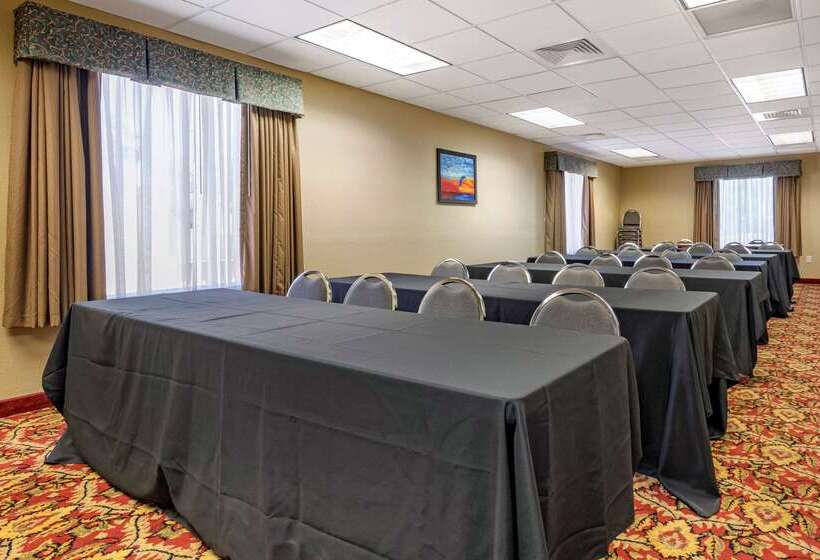 ホテル Quality Inn Zephyrhillsdade City