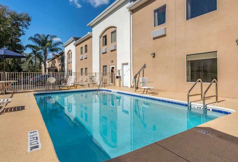 ホテル Quality Inn Zephyrhillsdade City