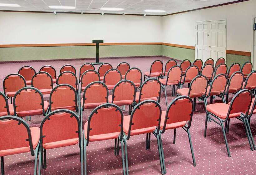 ホテル Ramada By Wyndham Walterboro