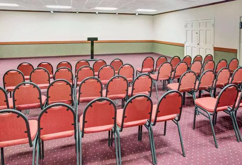 Hotelli Ramada By Wyndham Walterboro