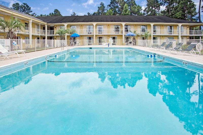 ホテル Ramada By Wyndham Walterboro