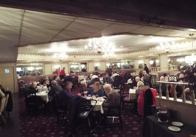 호텔 Ramada Conference Center