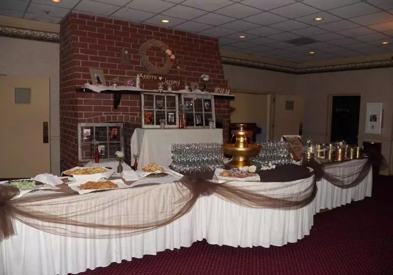 호텔 Ramada Conference Center