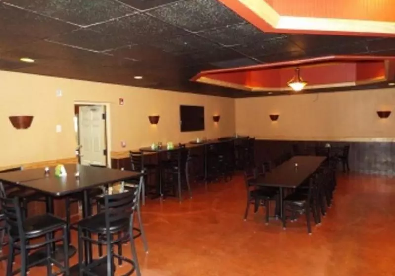 호텔 Ramada Conference Center