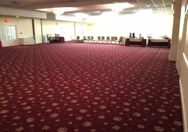 호텔 Ramada Conference Center