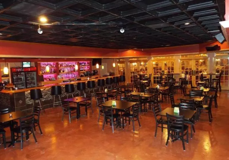 호텔 Ramada Conference Center