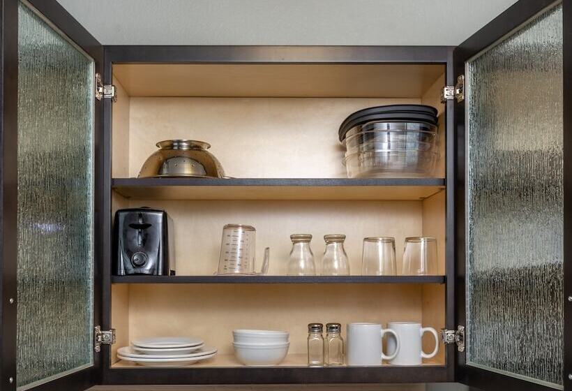 Extended Studio Hotel Ontario