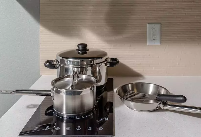 Extended Studio Hotel Ontario