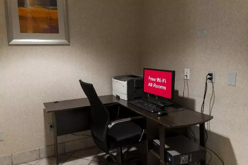 Otel Red Roof Plus Long Island   Garden City