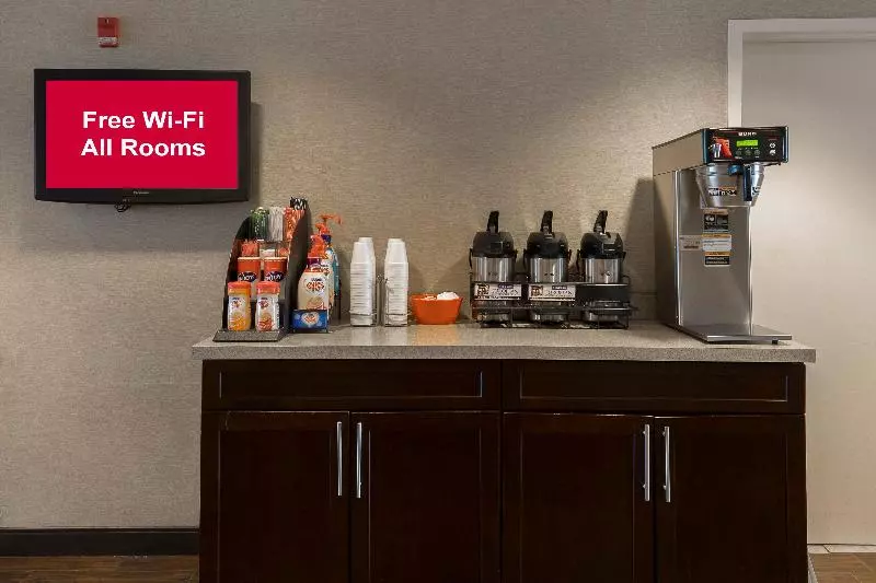 Otel Red Roof Plus Long Island   Garden City