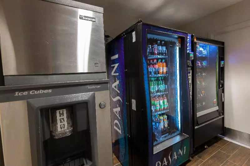 Otel Red Roof Plus Long Island   Garden City