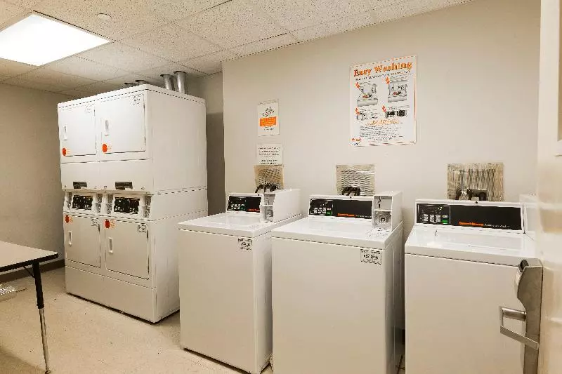 Otel Red Roof Plus Long Island   Garden City