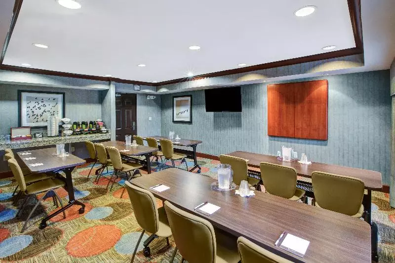 Отель Staybridge Suites Louisville East, An Ihg
