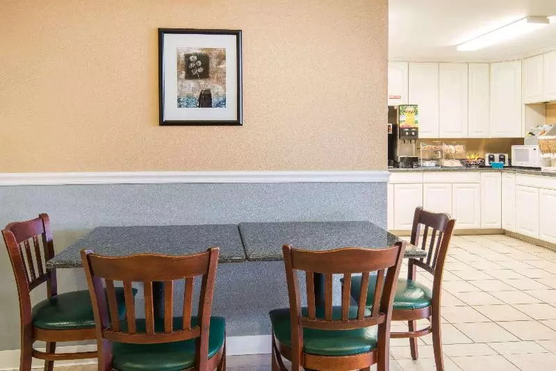 Microtel Inn & Suites By Wyndham Tulsa Catoosa Route 66