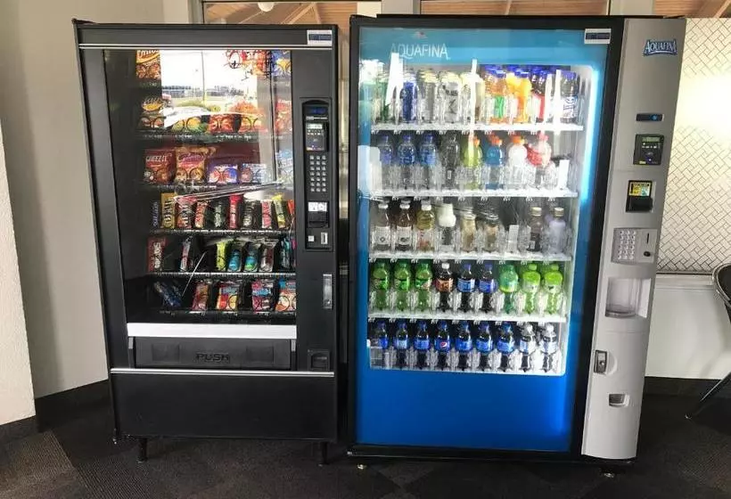 汽车旅馆 Travel Inn & Suites