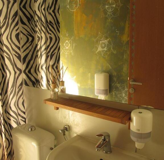 Arkabarka Floating Hostel