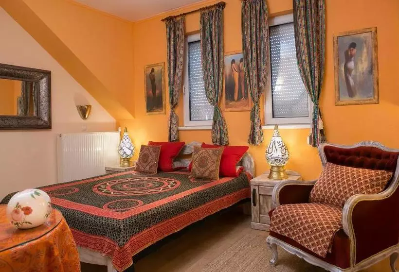 تختخواب و صبحانه Green Park Villa