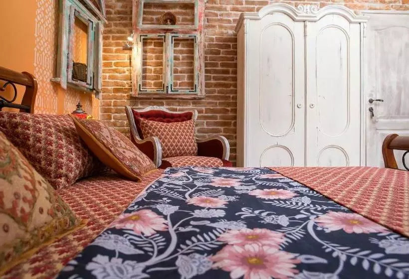 تختخواب و صبحانه Green Park Villa
