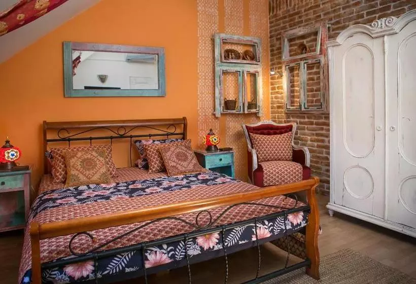 تختخواب و صبحانه Green Park Villa