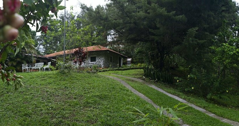 Отель Mamallena Ecolodge