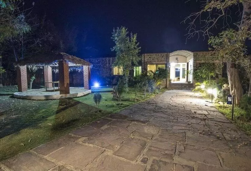 Hotelli Mougli's Paradise Resort