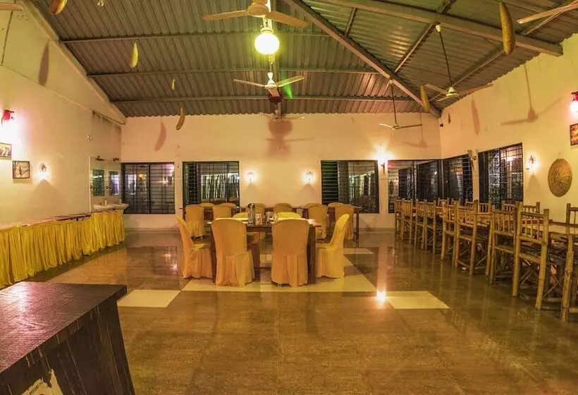 Hotelli Mougli's Paradise Resort